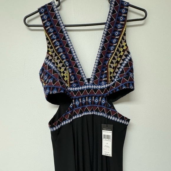 Cut-out Asymmetrical Dress - Picture 5 of 7